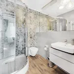 Six Suites, Old Town 아파트호텔 4*