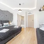 Six Suites, Old Town 아파트호텔 그단스크