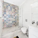 Six Suites, Old Town