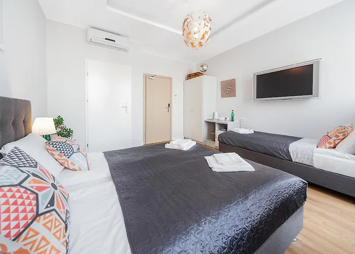 Six Suites, Old Town