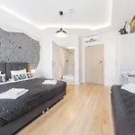 アパートホテル Six Suites, Old Town