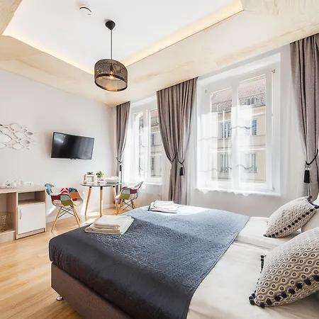 Six Suites, Old Town 4*