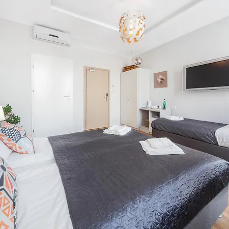 Six Suites, Old Town