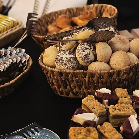 Six Suites, Old Town מלון דירות 4*