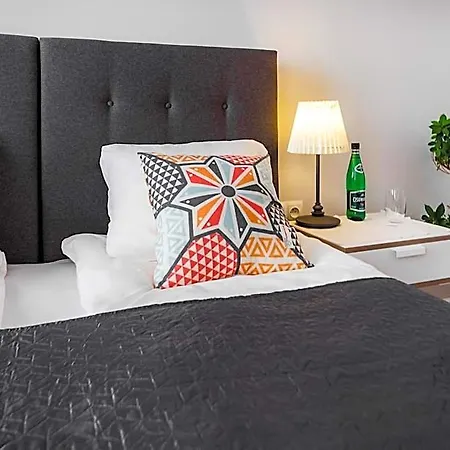 Six Suites, Old Town アパートホテル 4*