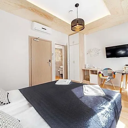 Six Suites, Old Town アパートホテル 4*