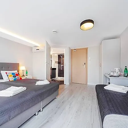 Six Suites, Old Town
