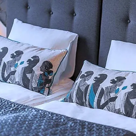 Six Suites, Old Town 4*