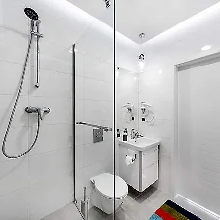 Six Suites, Old Town アパートホテル 4*