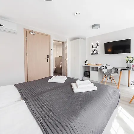 Six Suites, Old Town アパートホテル 4*