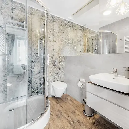 Six Suites, Old Town アパートホテル 4*