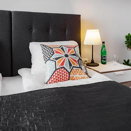 Six Aparthotel
