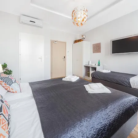 Six Suites, Old Town アパートホテル 4*