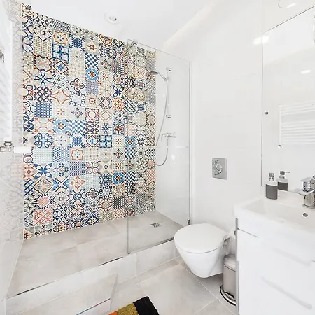 Six Suites, Old Town