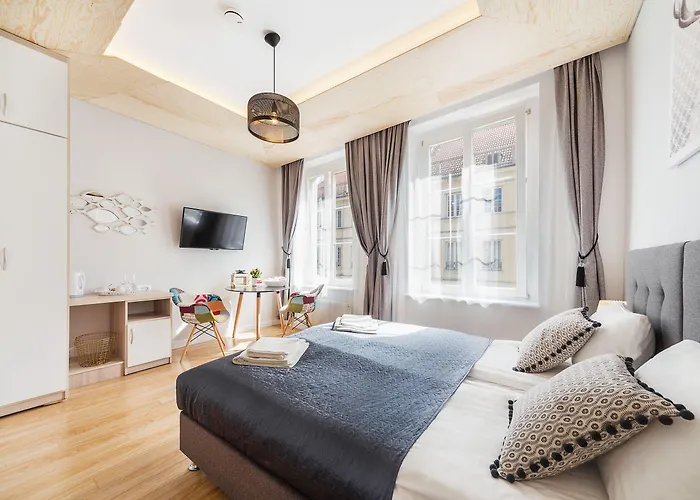 Six Suites, Old Town 4*