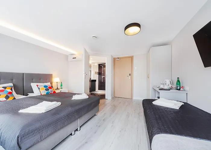 Six Suites, Old Town