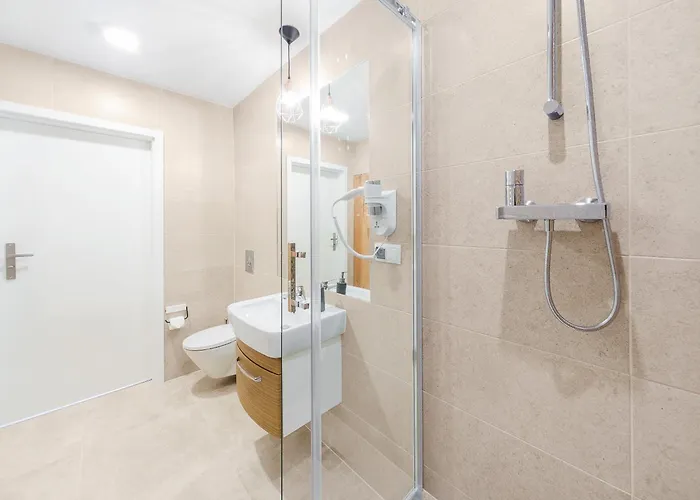 Six Suites, Old Town