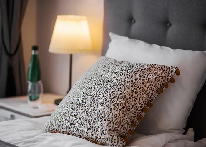 Six Suites, Old Town