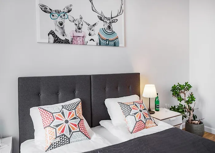 מלון דירות Six Suites, Old Town 4*